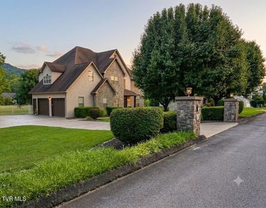 124 Douglas Ln