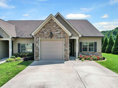 1608 Stonebriar Dr NE