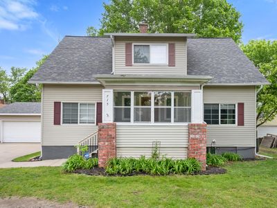 715 Three Mile Rd NE