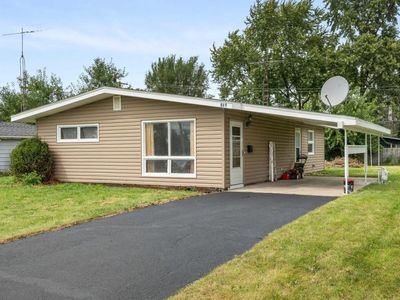 Property at 323 Kingswood Dr, North Aurora, IL