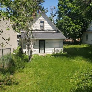 318 E Pacific Ave
