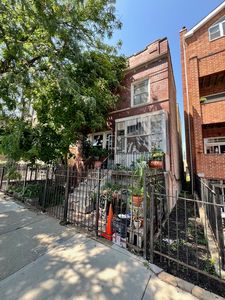 1946 W Armitage Ave
