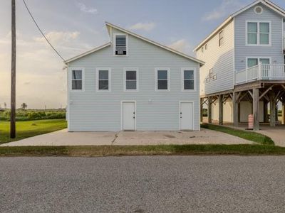 207 Beachfront Dr