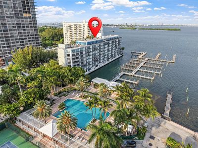 770 NE 69th St APT 6D