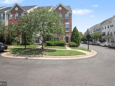 100 Meadows Ln