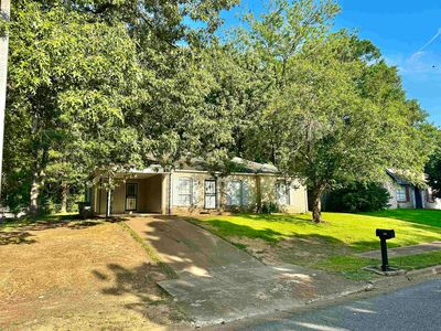 3675 Naylor Dr