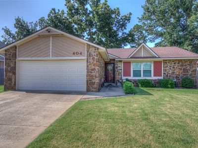 404 W 35th Pl