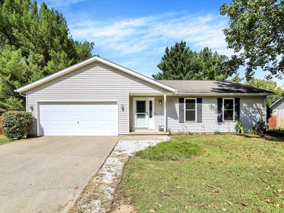 857 E Meadowlands Dr