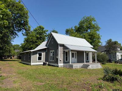206 Live Oak St