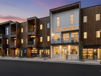 319 SE Market Aly #202