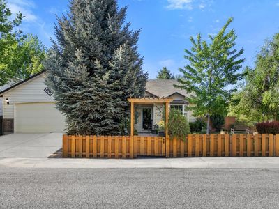 1493 W Saint Patrick St