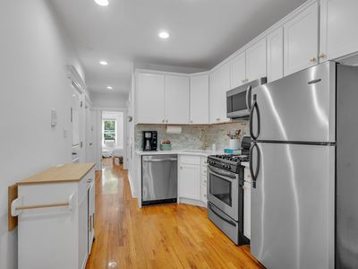 349 7th St APT 1R
