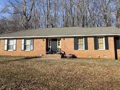 Property at 33 Nesbitt Dr, Inman, SC