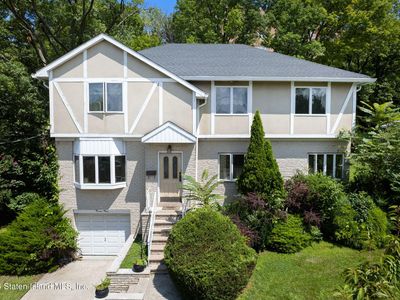 23 E Cheshire Pl