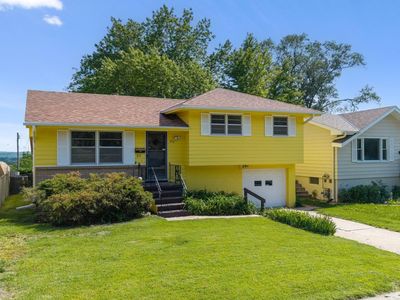 211 Woodland Dr