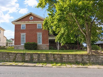 921 Walnut St