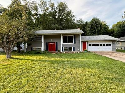 711 N Dr E