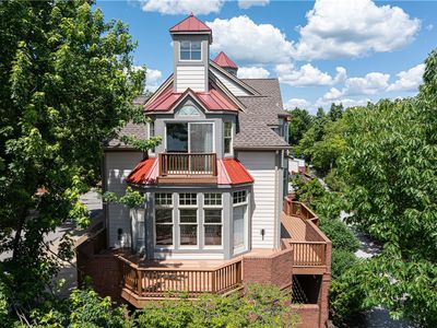 88 Waterfront Dr