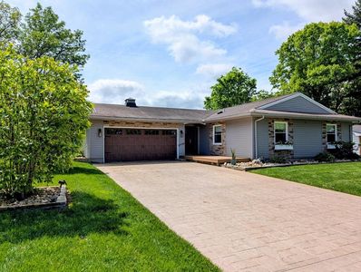 990 Cliffside Dr