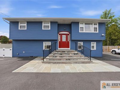 1084 Stelton Rd