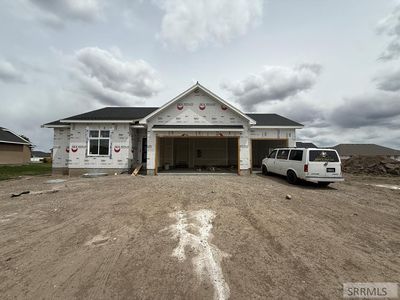 566 W Stonebridge