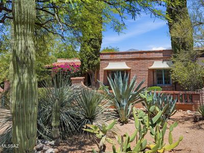 2701 E Avenida De Posada