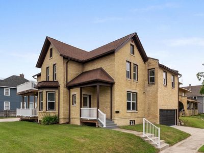 818 N 6th STREET