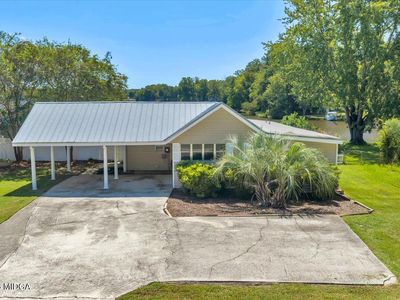 363 Edgewater Dr