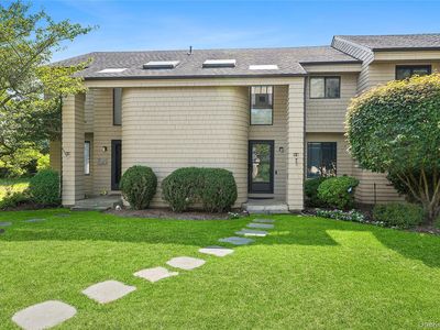 52 Fairway Place #14