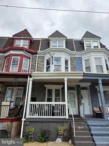 123 W Green St