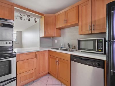 Property at 211 NE 8th Ave APT 407, Hallandale Beach, FL