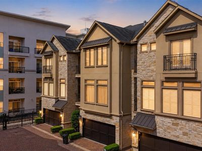 843 Rosastone Trl