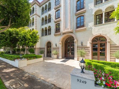 9249 Burton Way UNIT 302