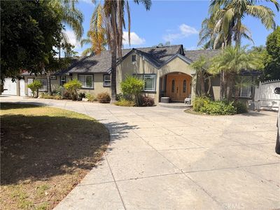 9755 Noble Ave