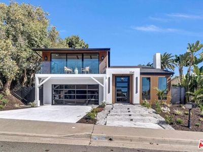 2241 Avenida Salvador