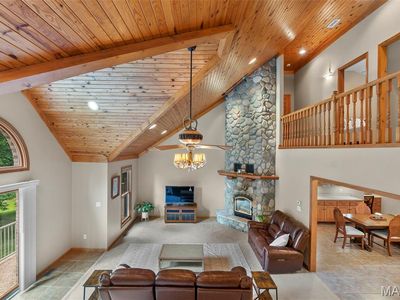 304 Timberlake Ln
