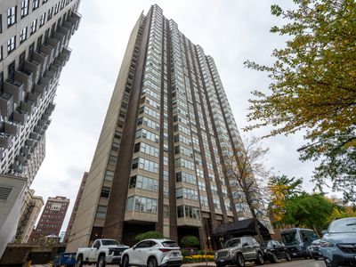 525 W Hawthorne Pl APT 706