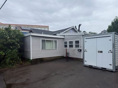 33 Avalon St