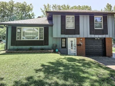 8307 E 92nd Ter