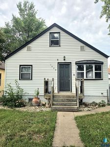 1428 E 5th St