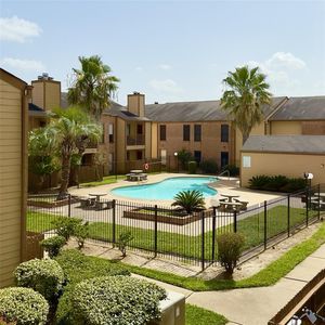 16111 Aspenglenn Dr APT 208