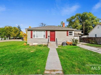 1104 E Dewey Ave