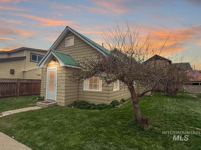 110 W Market St