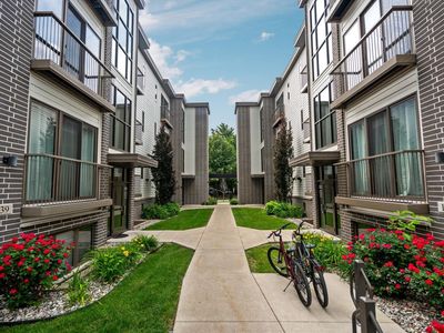 139 E 8th St Unit 107