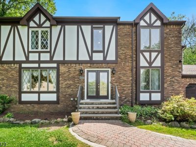 2 Woodside Ave