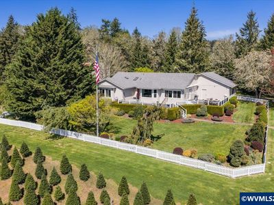 855 Perrydale Rd