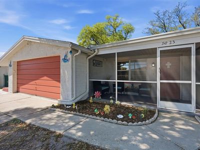 9825 Lakeside Ln