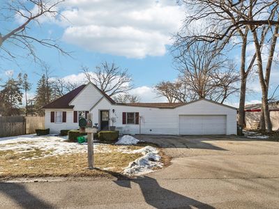 Property at 1618 Round Lake Dr, Round Lake Beach, IL