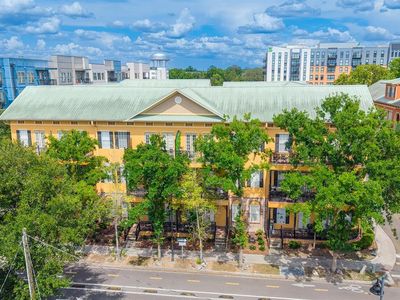 325 NW 14th St APT 205