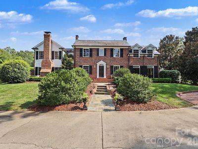 1401 Queens Rd